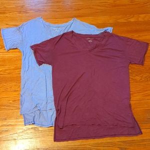 American Eagle Oversized V-neck Split Hi-Lo hem Short Sleeve T-shirts